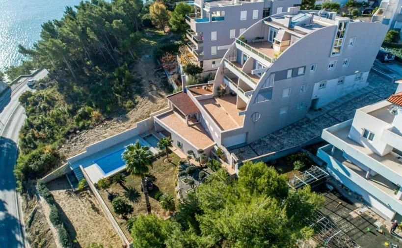 Квартира 2+1 на первой линии в Подстране, Хорватия