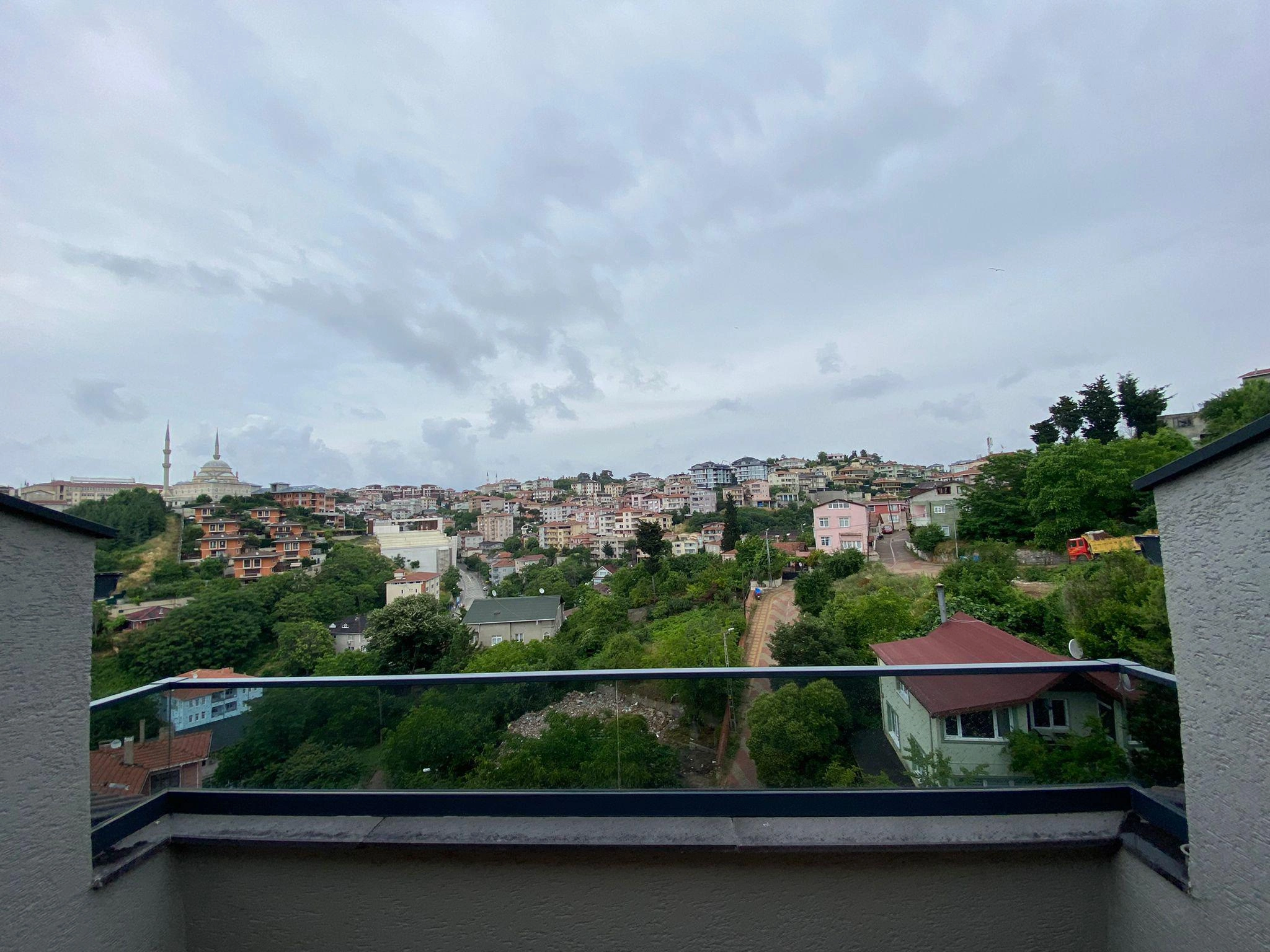 土耳其伊斯坦布尔Üsküdar区现代住宅小区内的公寓