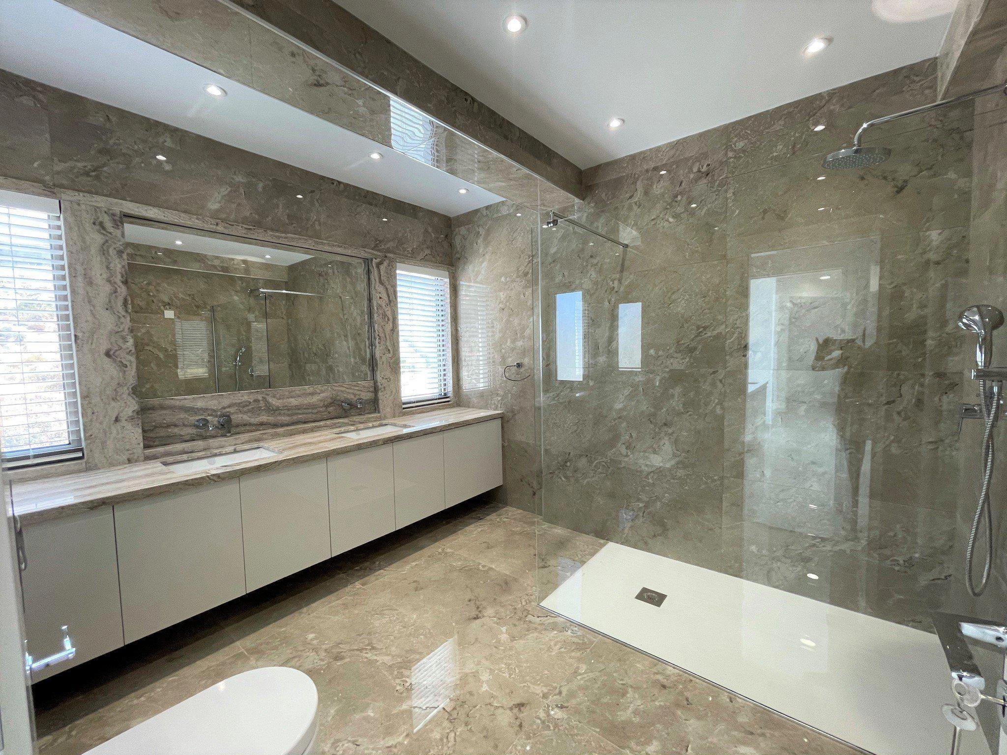 فيلات بإطلالات بانورامية على البحر بالقرب من الشاطئ في بافوس، قبرص