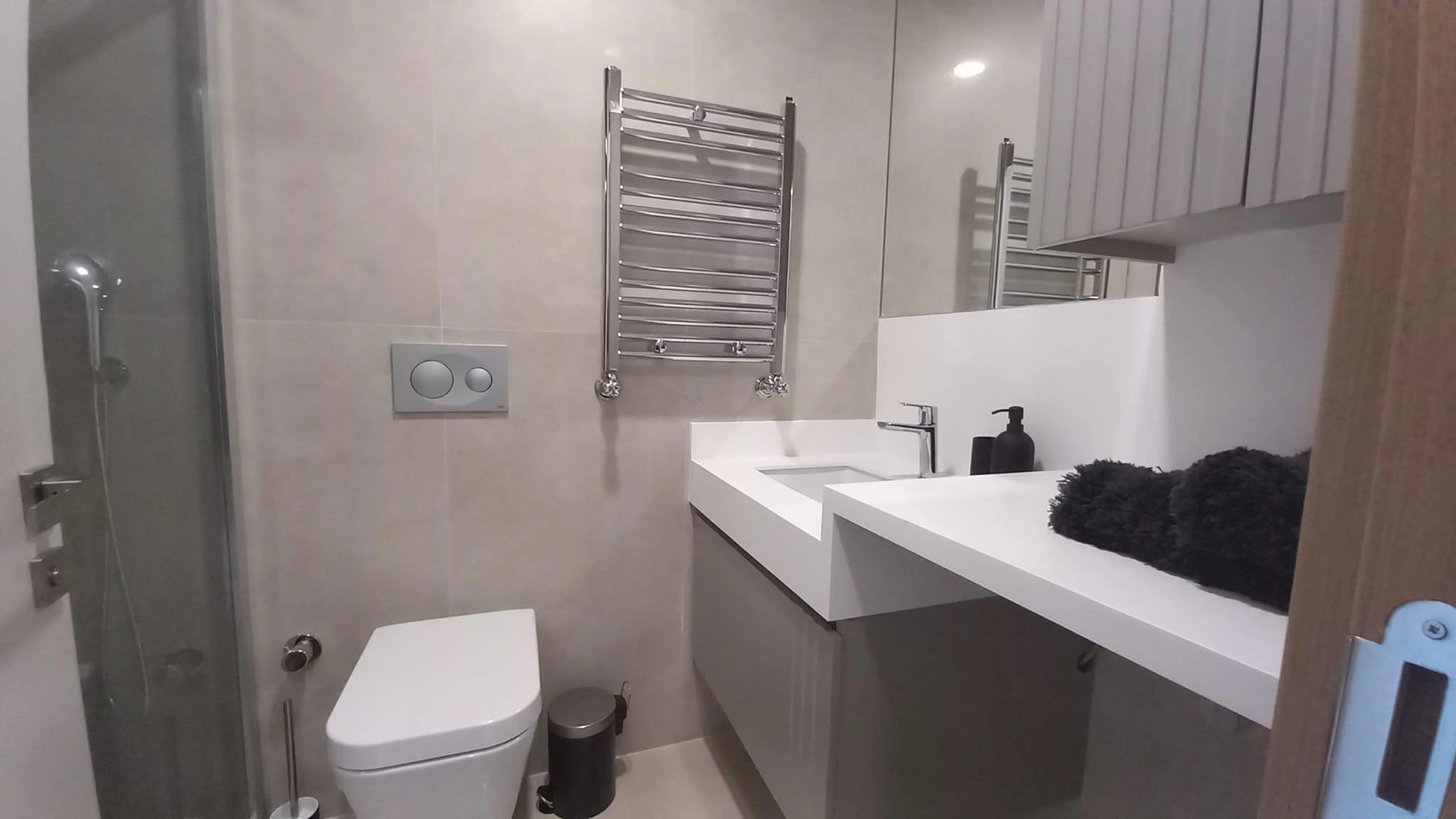 位于土耳其伊斯坦布尔的现代住宅综合体内的公寓