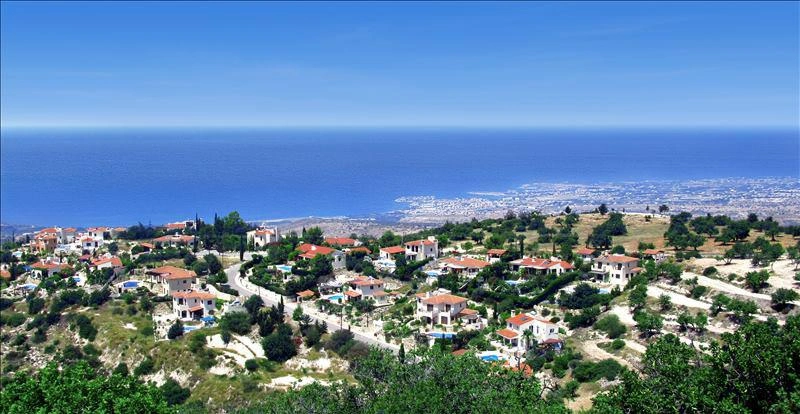 Villen in einer Wohnanlage in der Nähe eines Golfplatzes in Paphos, Zypern