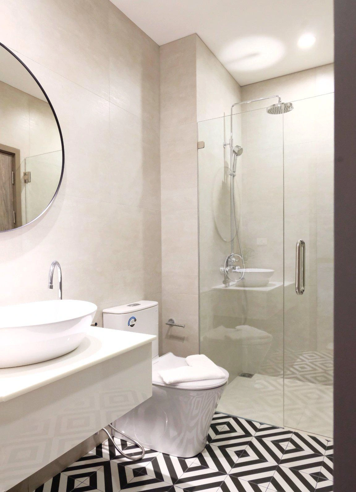 फुकेत, थाईलैंड में आधुनिक आवासीय परिसर के अपार्टमेंट