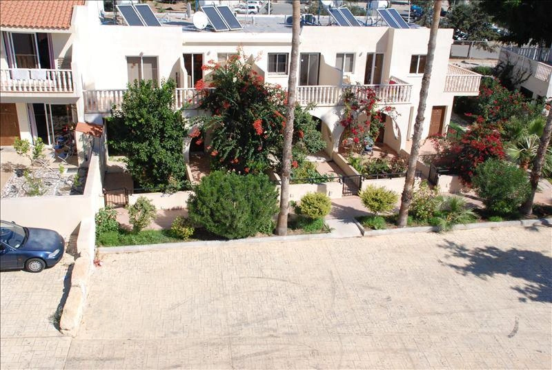 Townhouses with a swimming pool and garden in Paphos, Cyprus