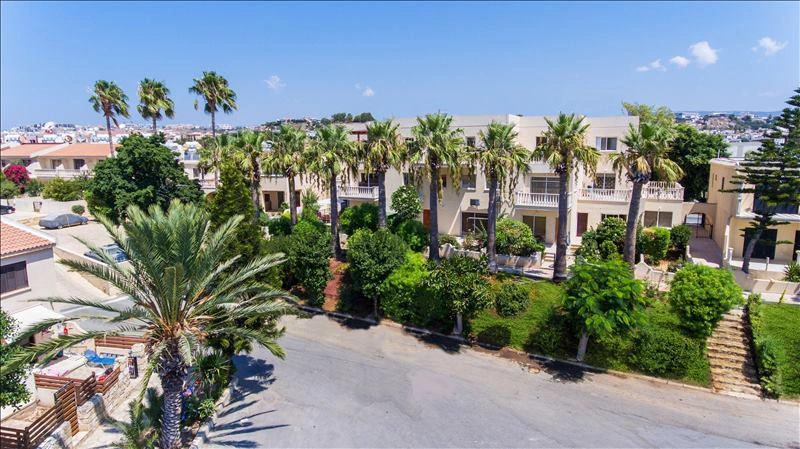 Townhouses with a swimming pool and garden in Paphos, Cyprus