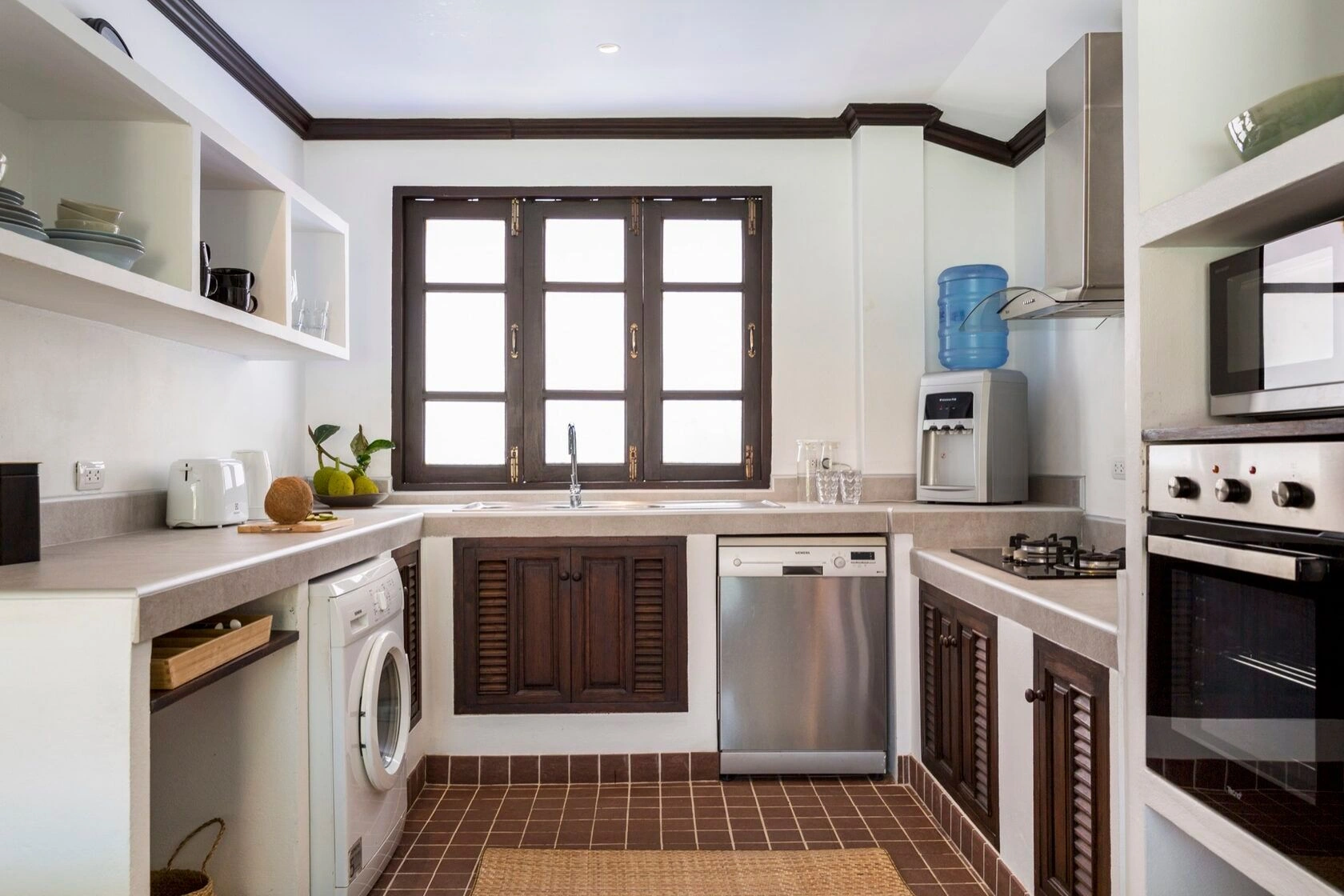 ویلا دنج 2+1 با استخر و منظره کوهستان