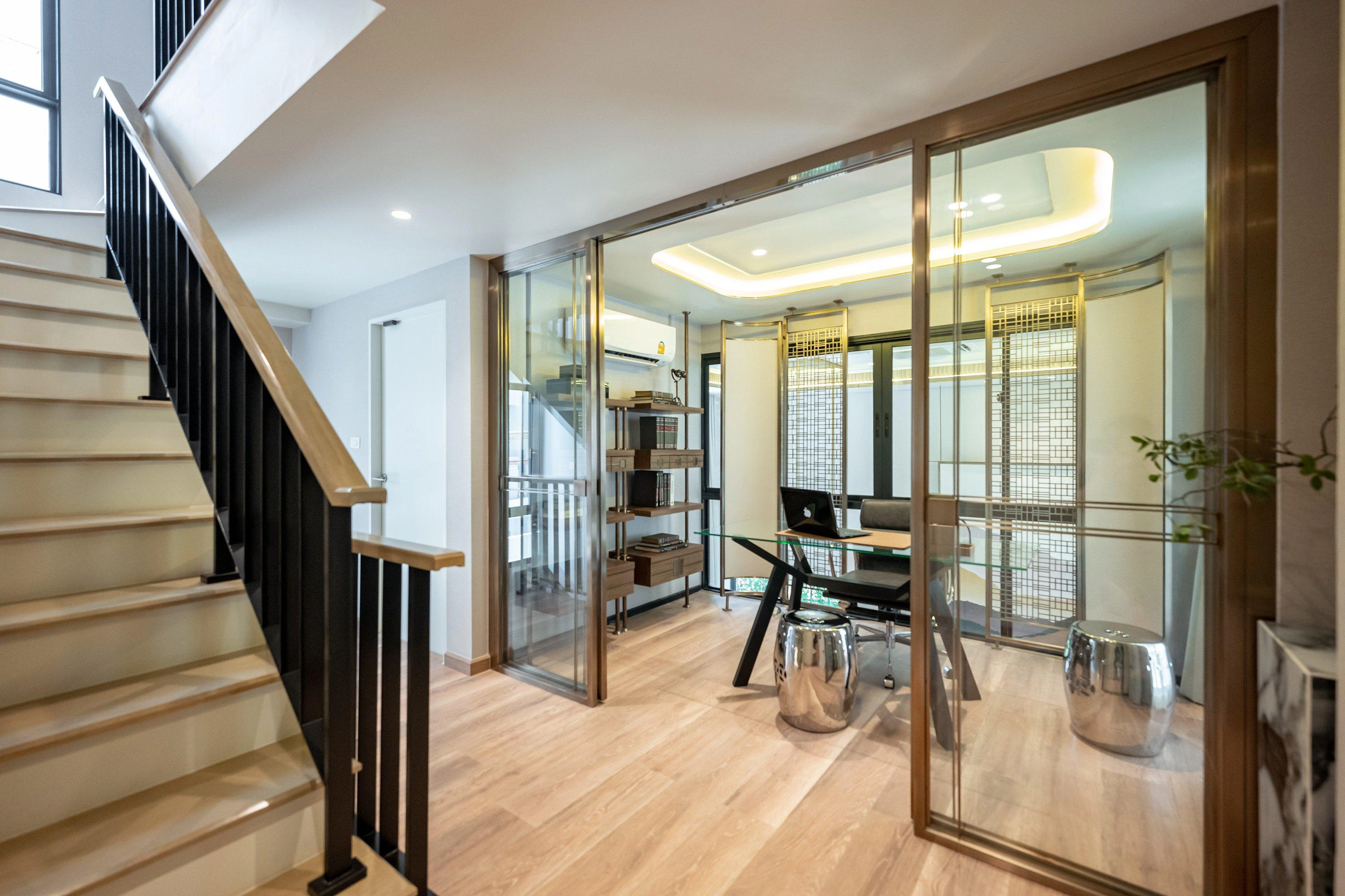 位于泰国曼谷现代住宅区的别墅