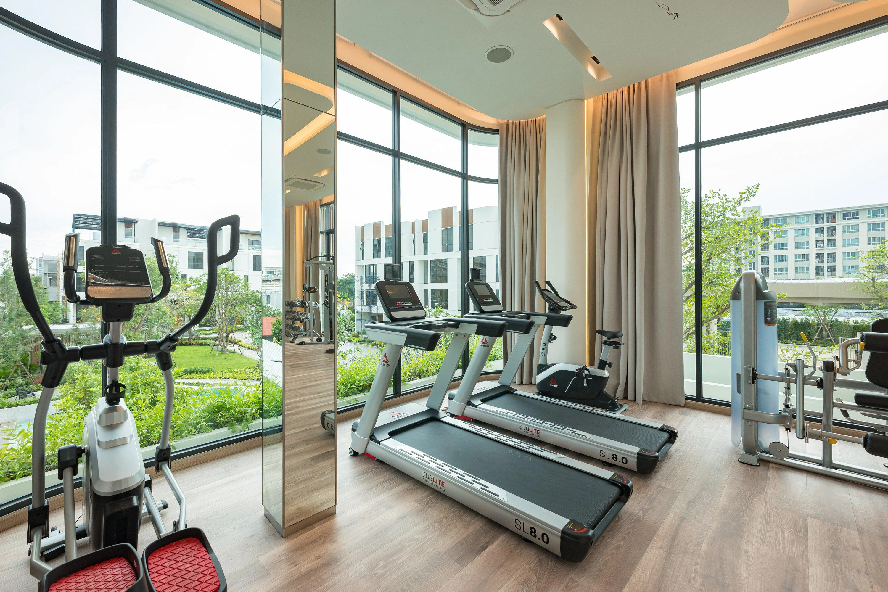 位于泰国曼谷现代住宅区的别墅