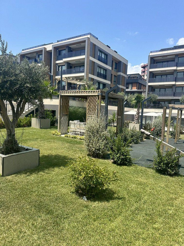 آپارتمان در یک مجتمع مسکونی نزدیک دریا در بیلیکدوزو، استانبول، ترکیه