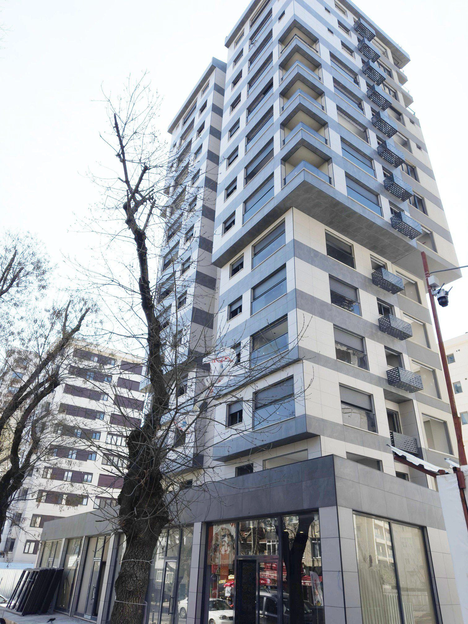 土耳其伊斯坦布尔苏阿迪耶新建住宅小区内的公寓