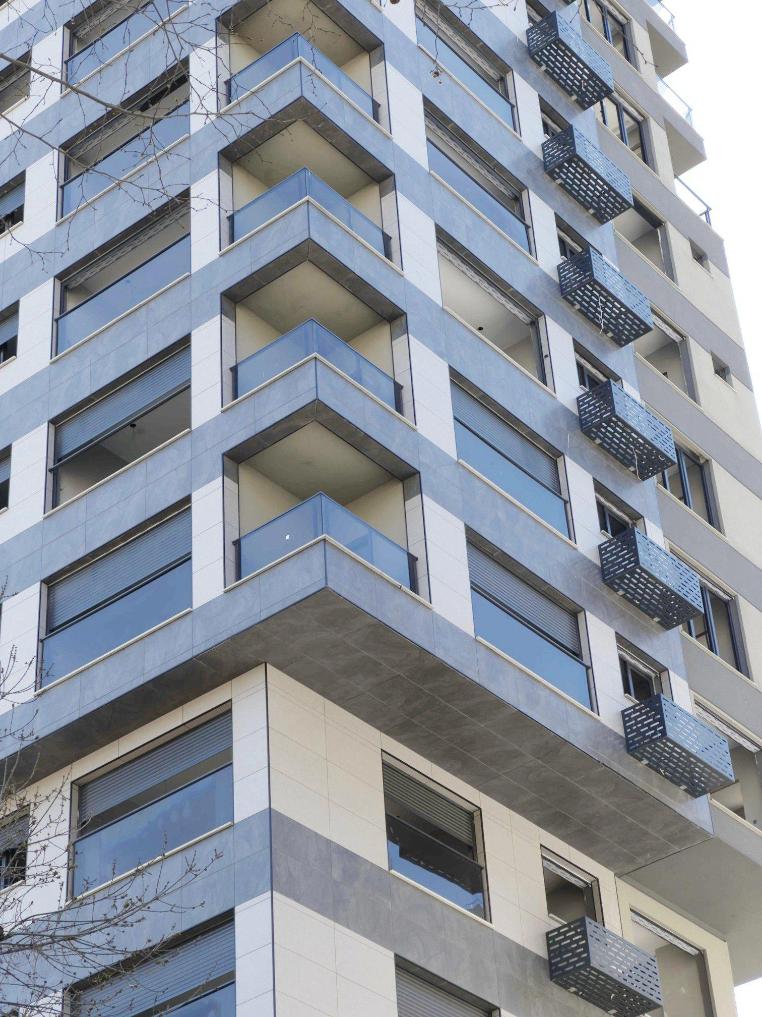 土耳其伊斯坦布尔苏阿迪耶新建住宅小区内的公寓