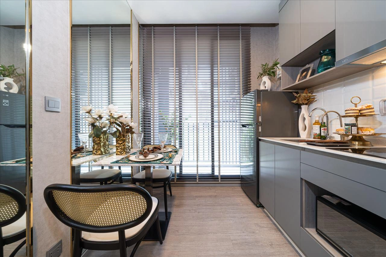 बैंगकॉक, थाईलैंड के एक आधुनिक आवासीय परिसर में अपार्टमेंट्स