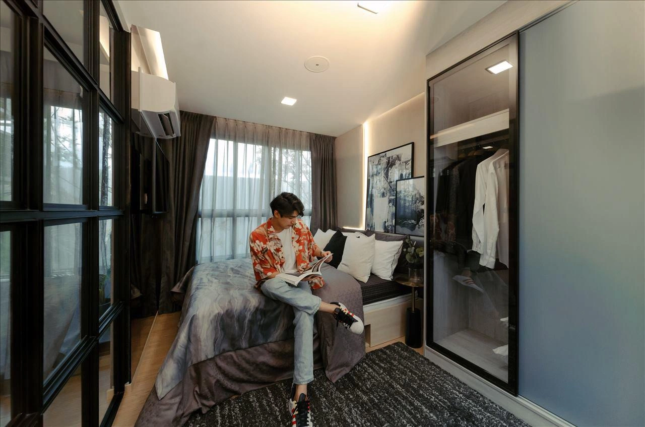 タイ・バンコクのモダンな住宅コンプレックス内のアパート