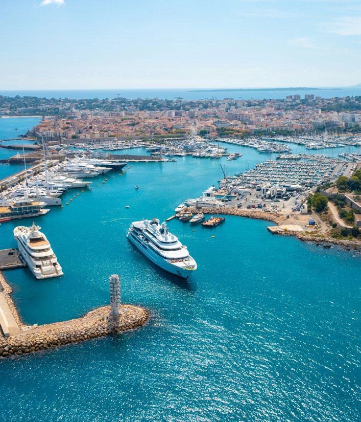 位于法国普罗旺斯-阿尔卑斯-蔚蓝海岸大区的现代住宅公寓