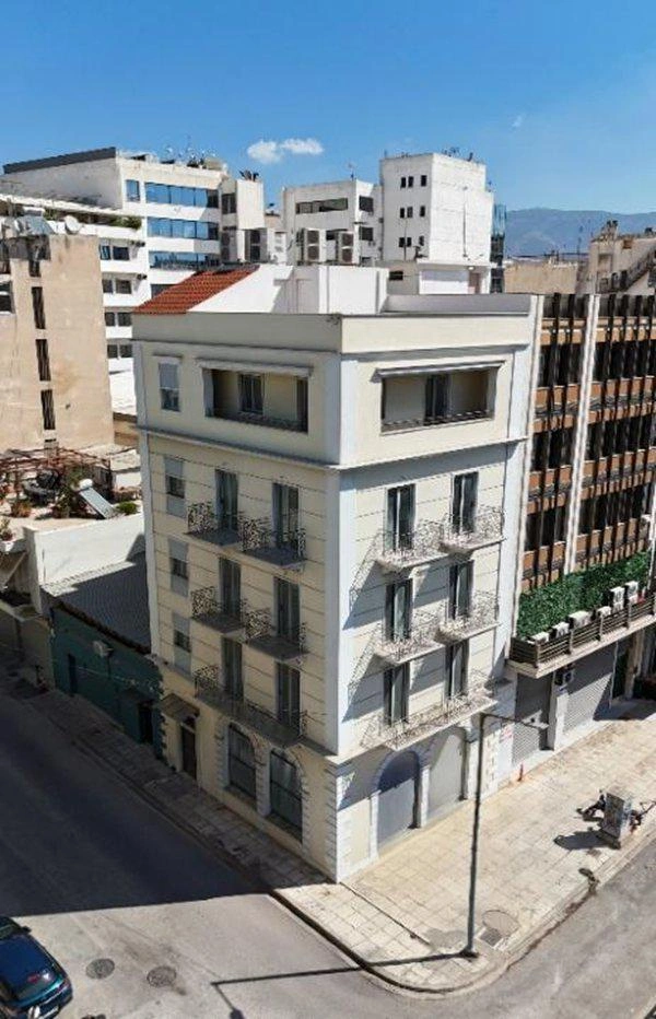 بنتهاوس في مبنى على الطراز النيوكلاسيكي في أتيكا، اليونان