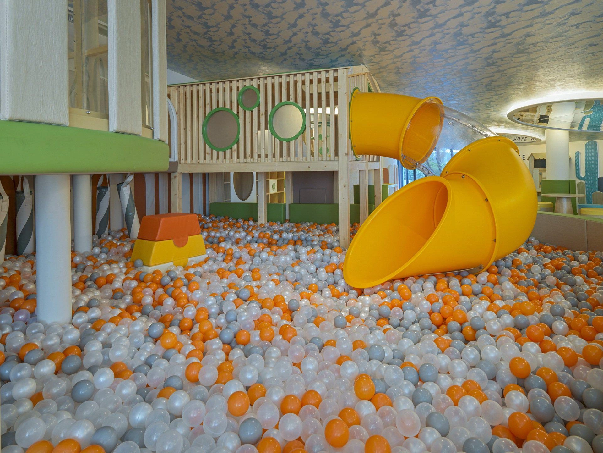 फुकेत, थाईलैंड में फर्निश्ड अपार्टमेंट्स — गारंटीकृत आय के साथ