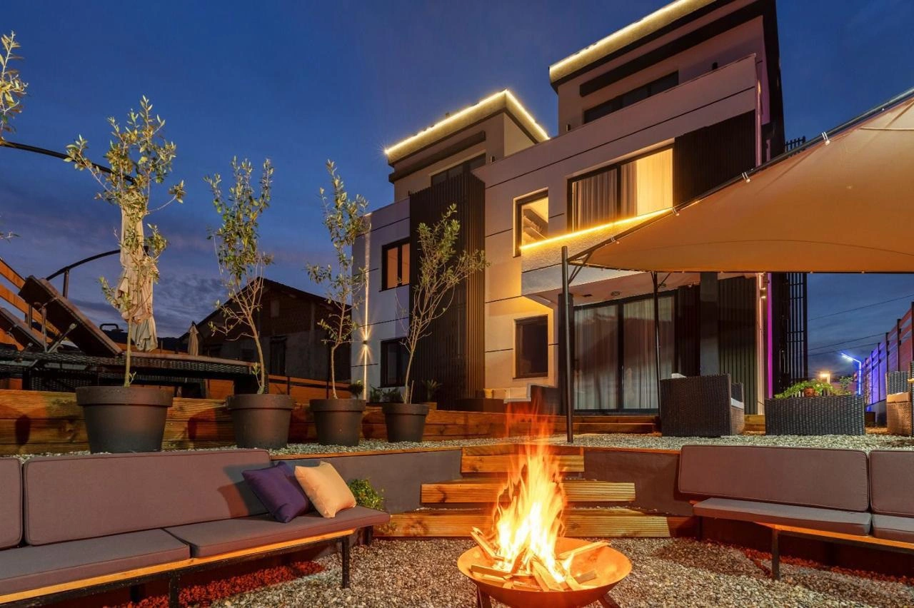 黑山布德瓦带家具公寓