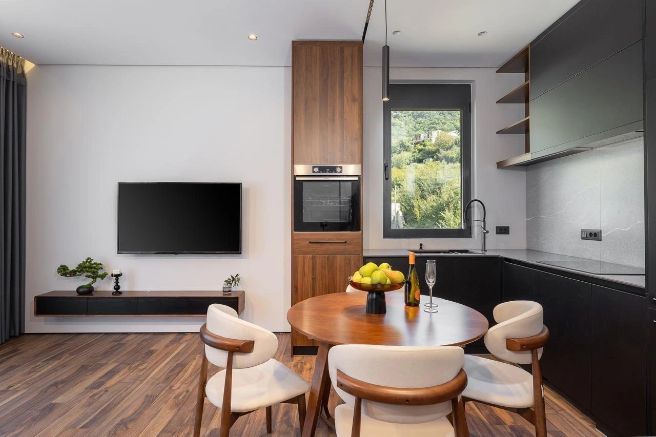 黑山布德瓦带家具公寓