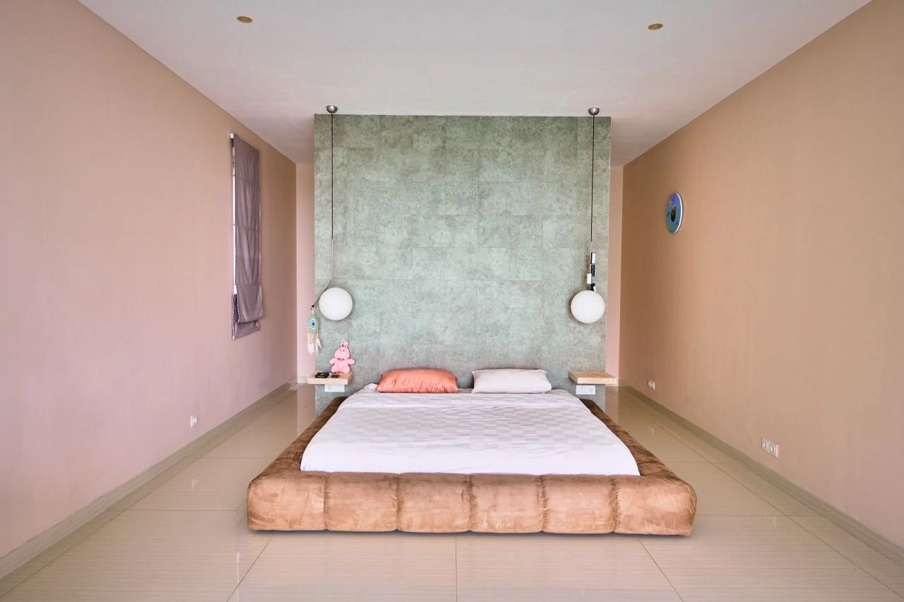 Two-storey villa of 716 m2 of space