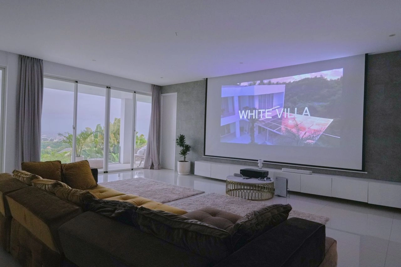 Two-storey villa of 716 m2 of space