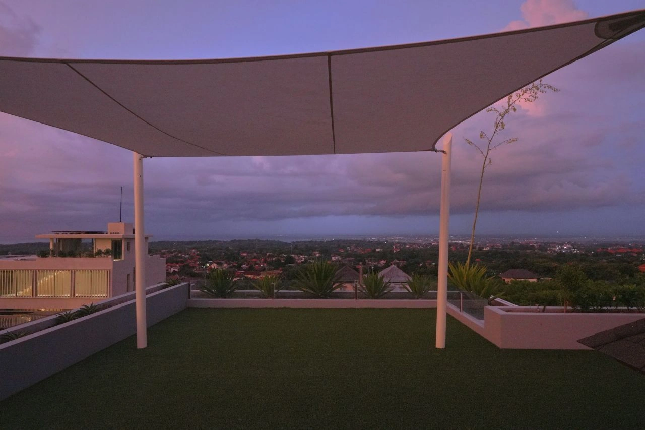 Two-storey villa of 716 m2 of space