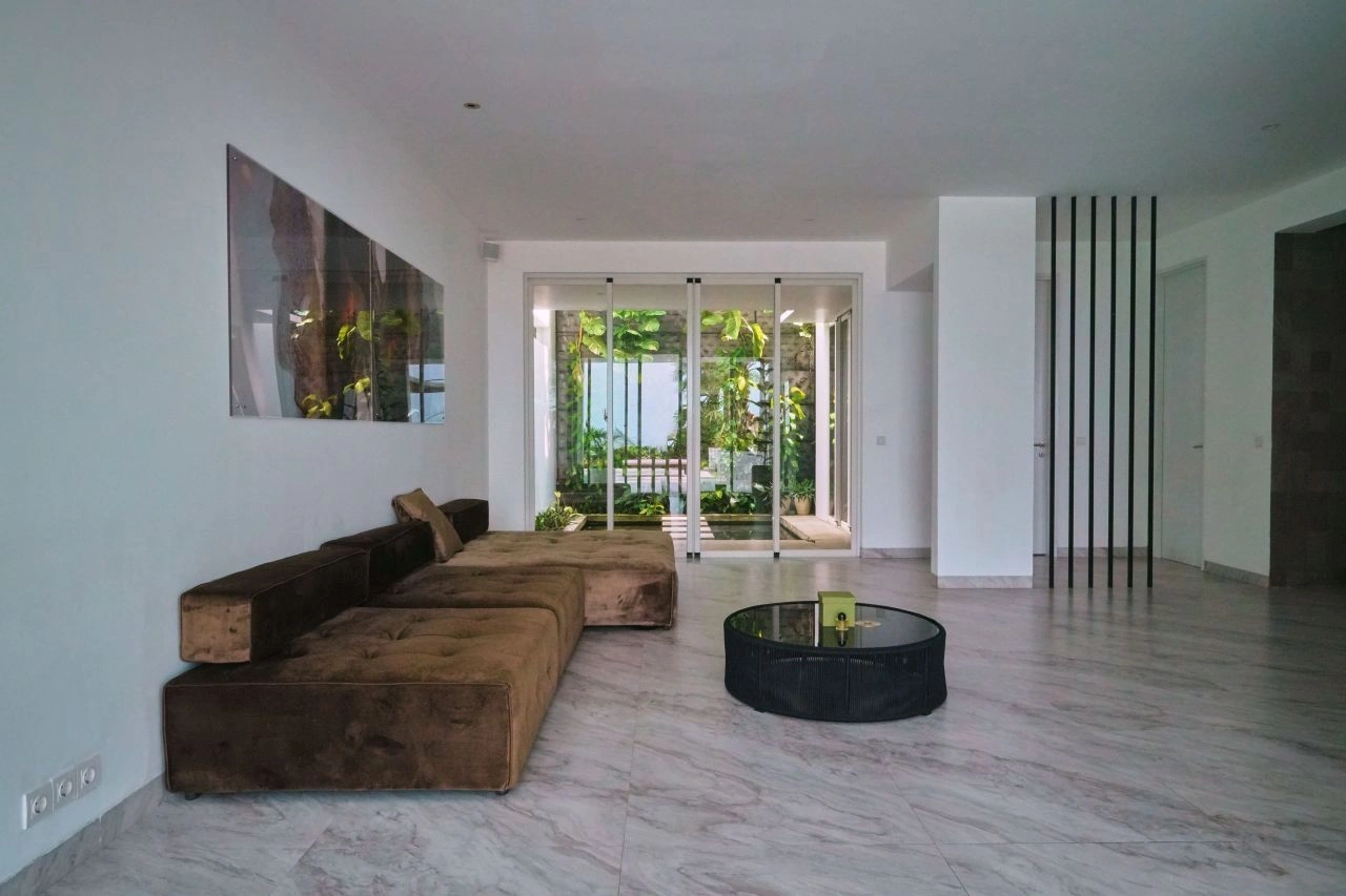 Two-storey villa of 716 m2 of space
