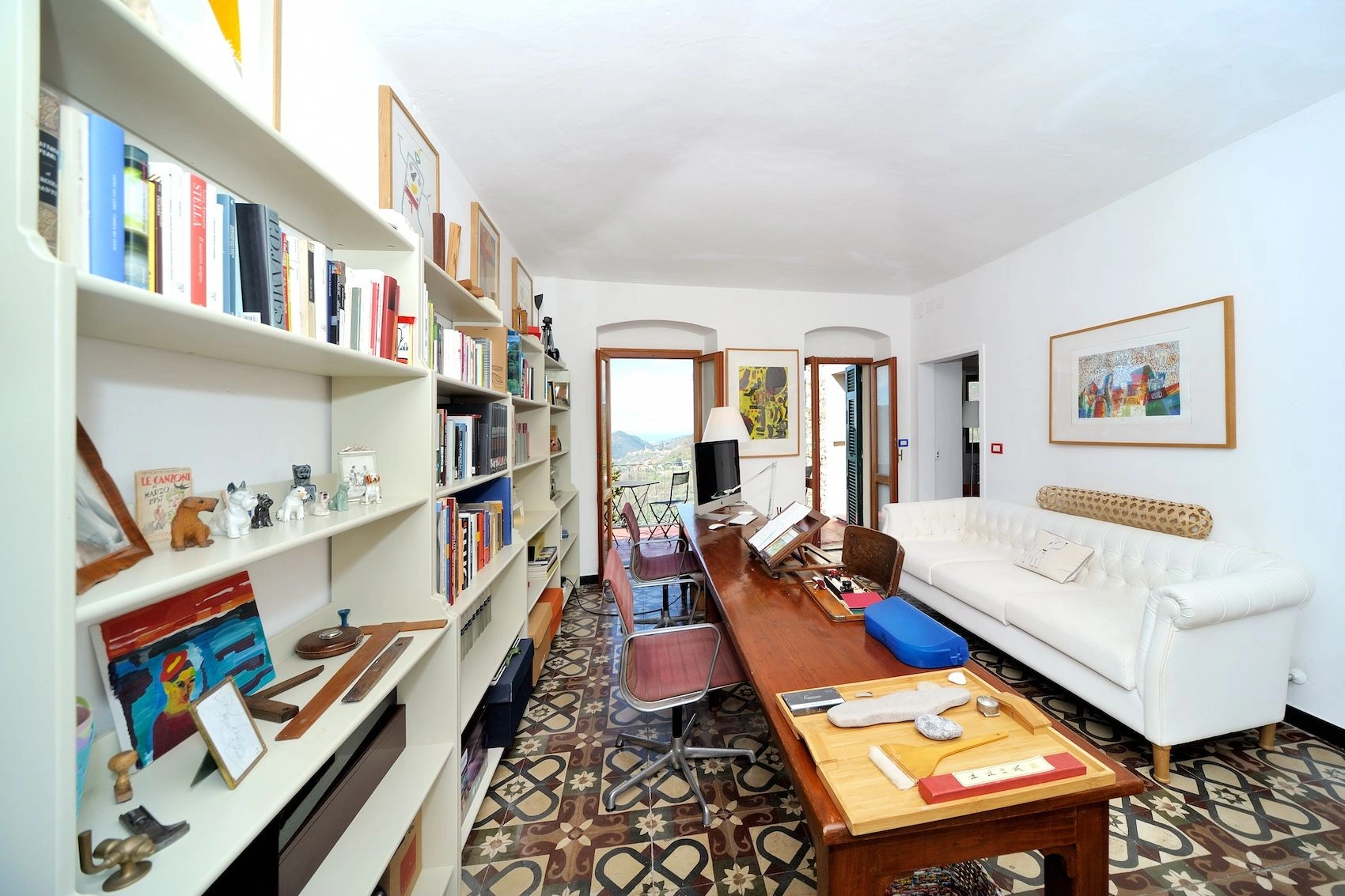 Magnificent three-story villa with sea view