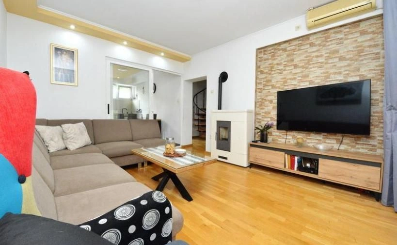 扎达尔海边 2+1 复式