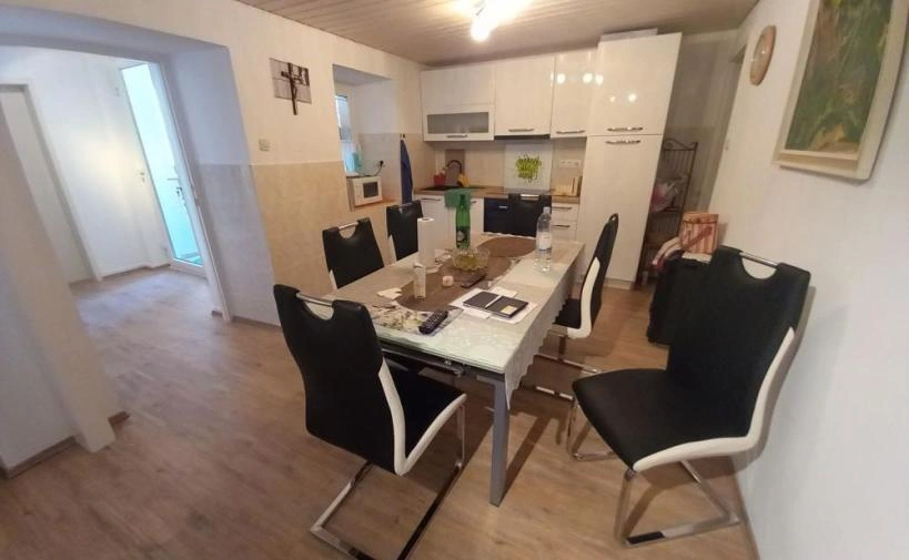 Gemütliches Doppelhaus in Brega, Matulli, mit herrlichem Meerblick.