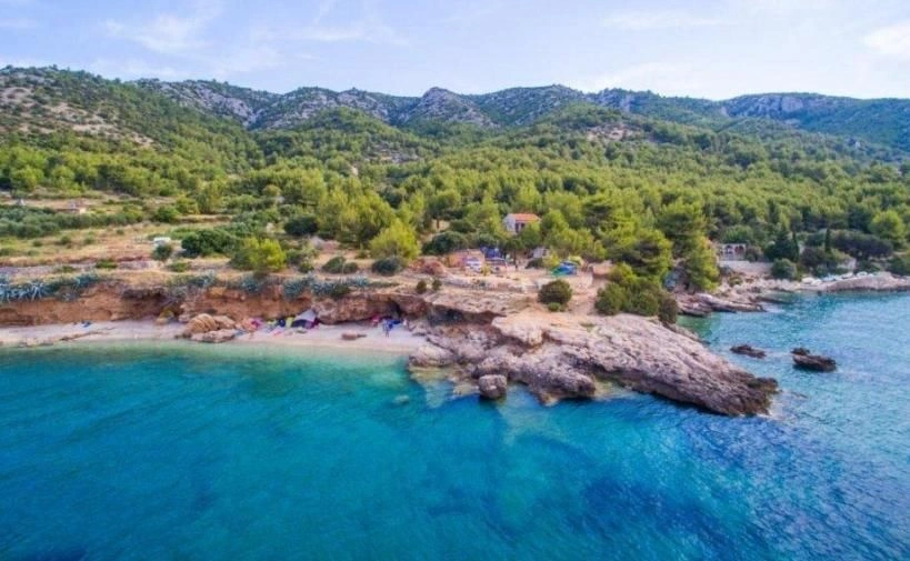 Parcela agrícola en primera línea de la isla de Hvar, Croacia