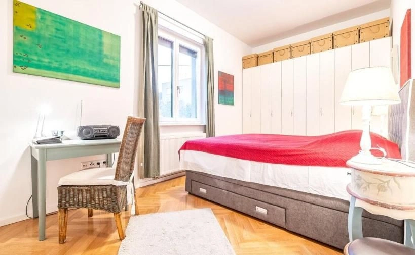 Familienhaus mit 400 m2 in der ersten Reihe zum Yarunsee