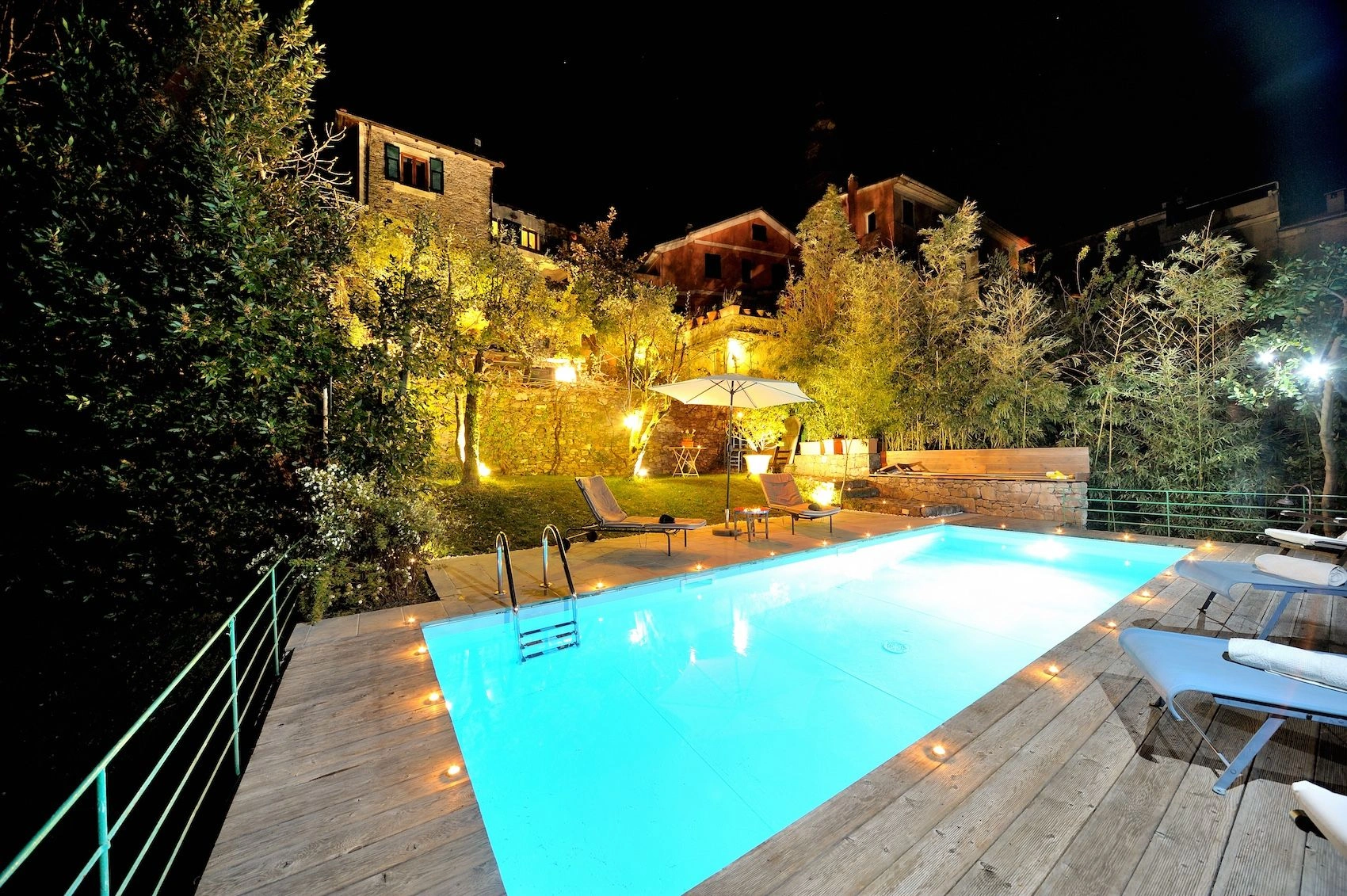 Magnificent three-story villa with sea view