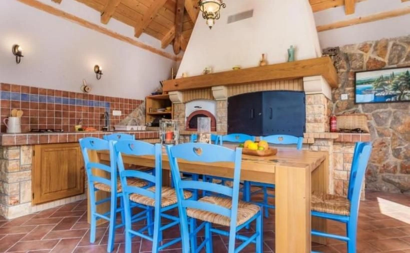 House in Gorsky Kotar in Fuzhin with a view of the valley