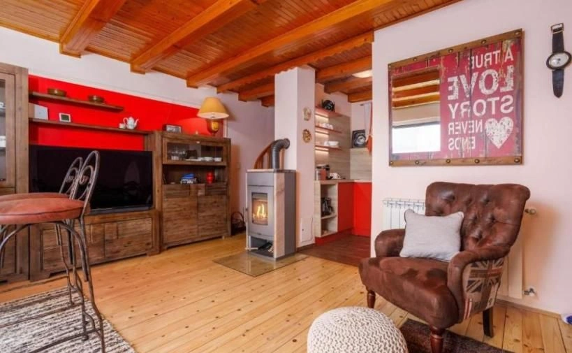 House in Gorsky Kotar in Fuzhin with a view of the valley