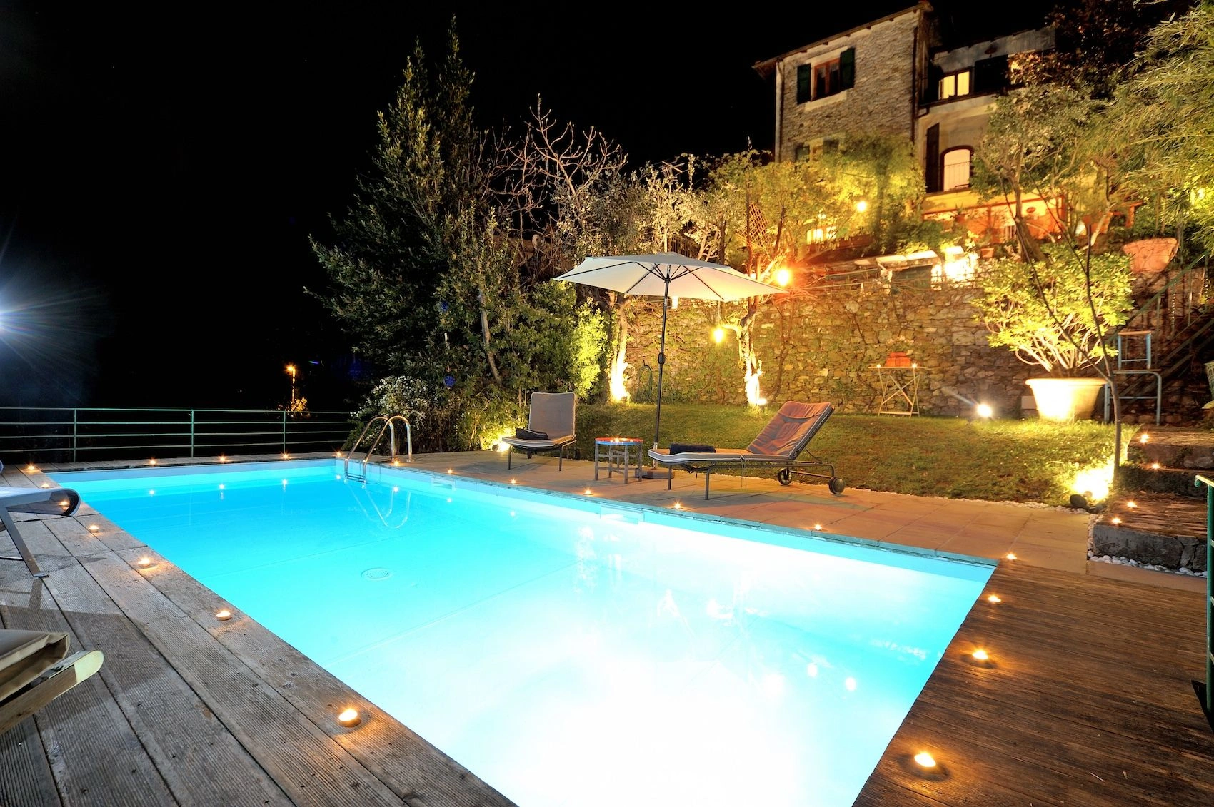 Magnificent three-story villa with sea view