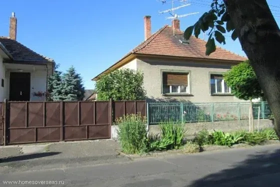 Compra de casa de dos plantas cerca del centro de Dunajska Streda