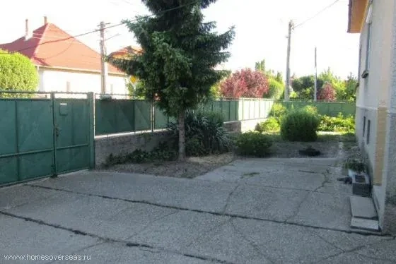 Compra de casa de dos plantas cerca del centro de Dunajska Streda