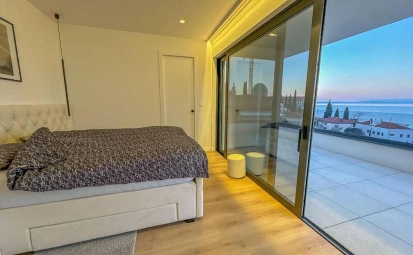 Spacious penthouse 200 meters from the sea in Opatija