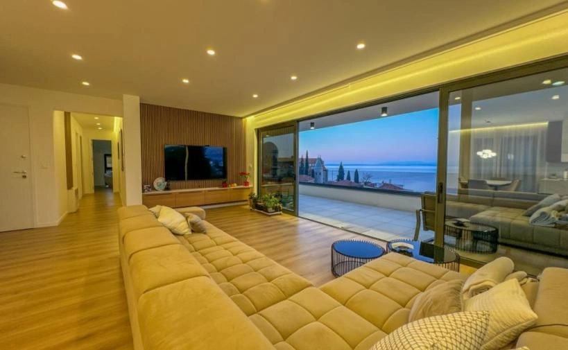 Spacious penthouse 200 meters from the sea in Opatija