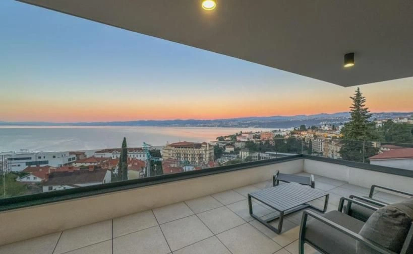 Spacious penthouse 200 meters from the sea in Opatija