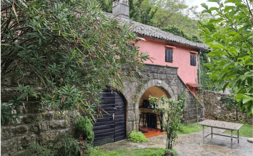 Дом площадью 120 м2 в Трибле возле моря