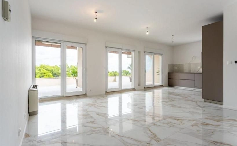 Квартира 2+1 на первой линии в Подстране, Хорватия