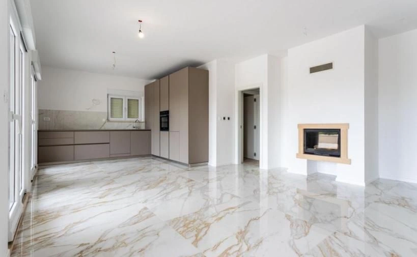 Квартира 2+1 на первой линии в Подстране, Хорватия