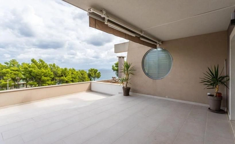 Квартира 2+1 на первой линии в Подстране, Хорватия