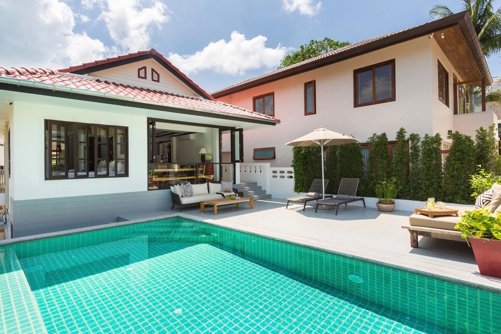 ویلا دنج 2+1 با استخر و منظره کوهستان