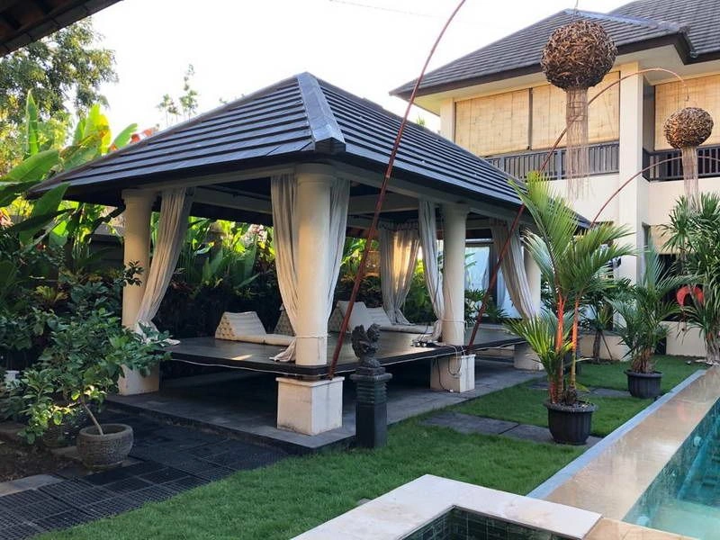 Luxuosa vila 8+1 em uma área privilegiada de Nusa Dua