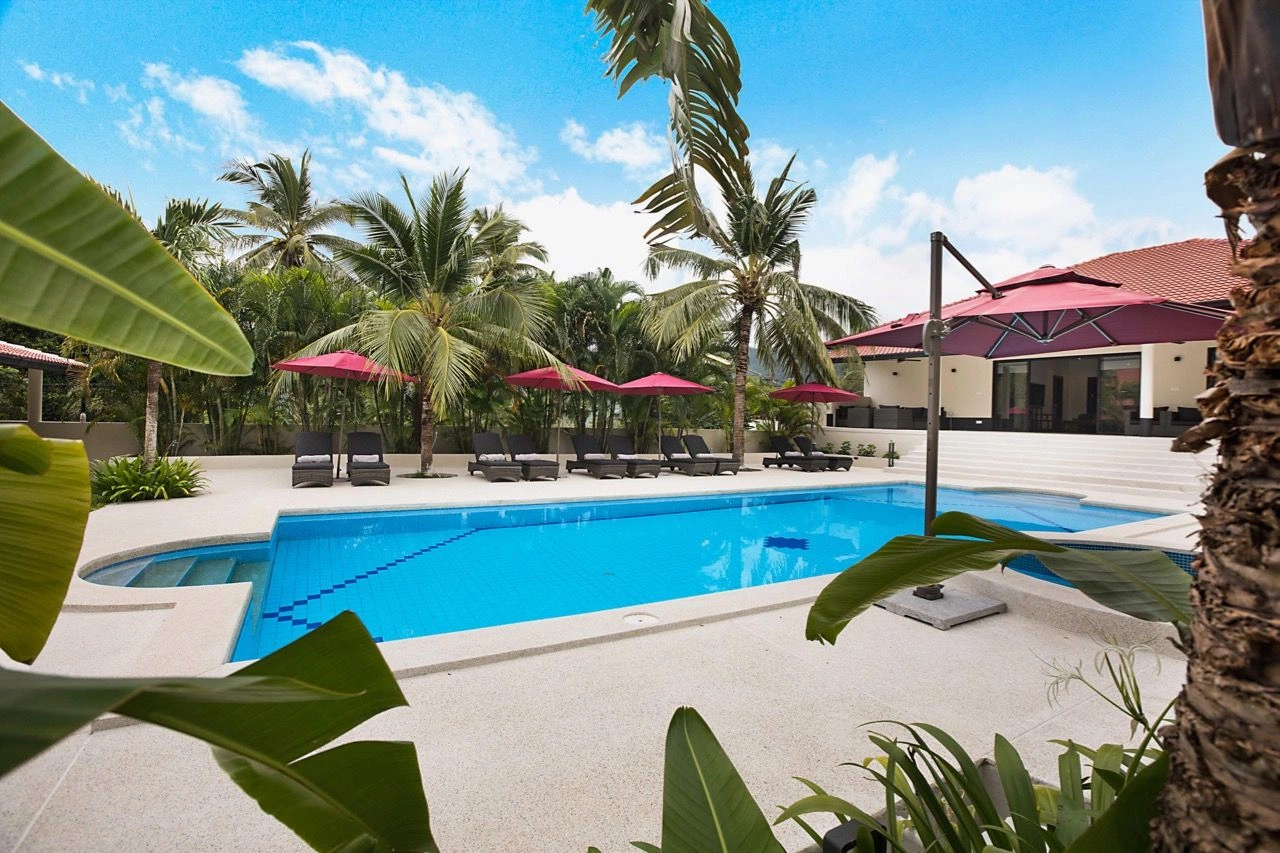 ویلا دیدنی 8+2 با استخر در سامویی، تایلند