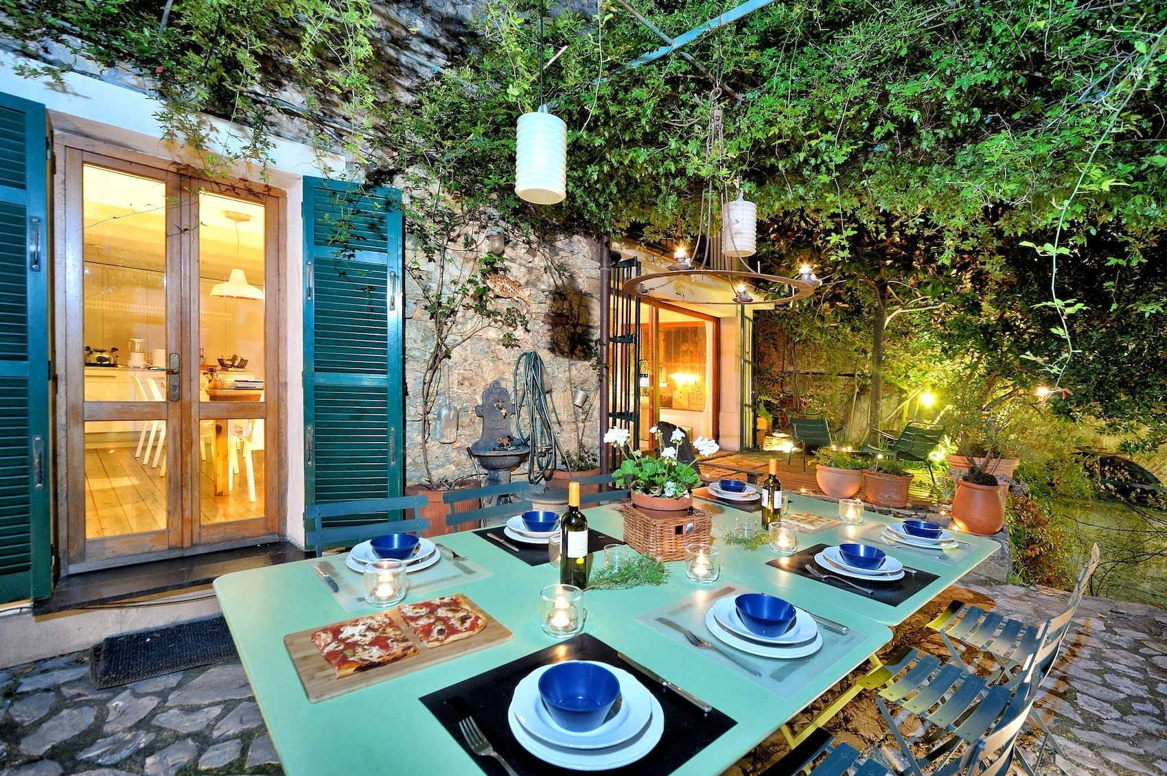 Magnificent three-story villa with sea view