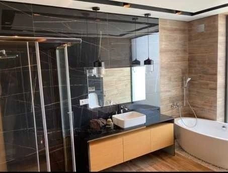 Cozy house with stunning views of Lake Lisi