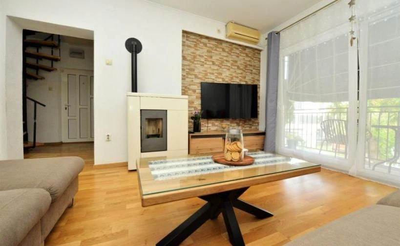 扎达尔海边 2+1 复式