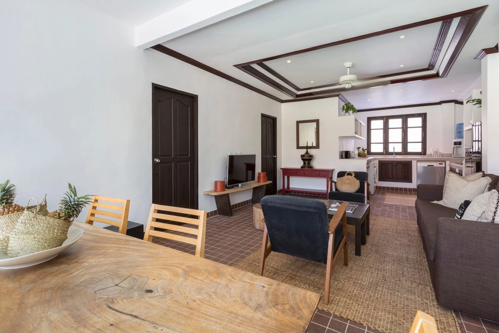 ویلا دنج 2+1 با استخر و منظره کوهستان